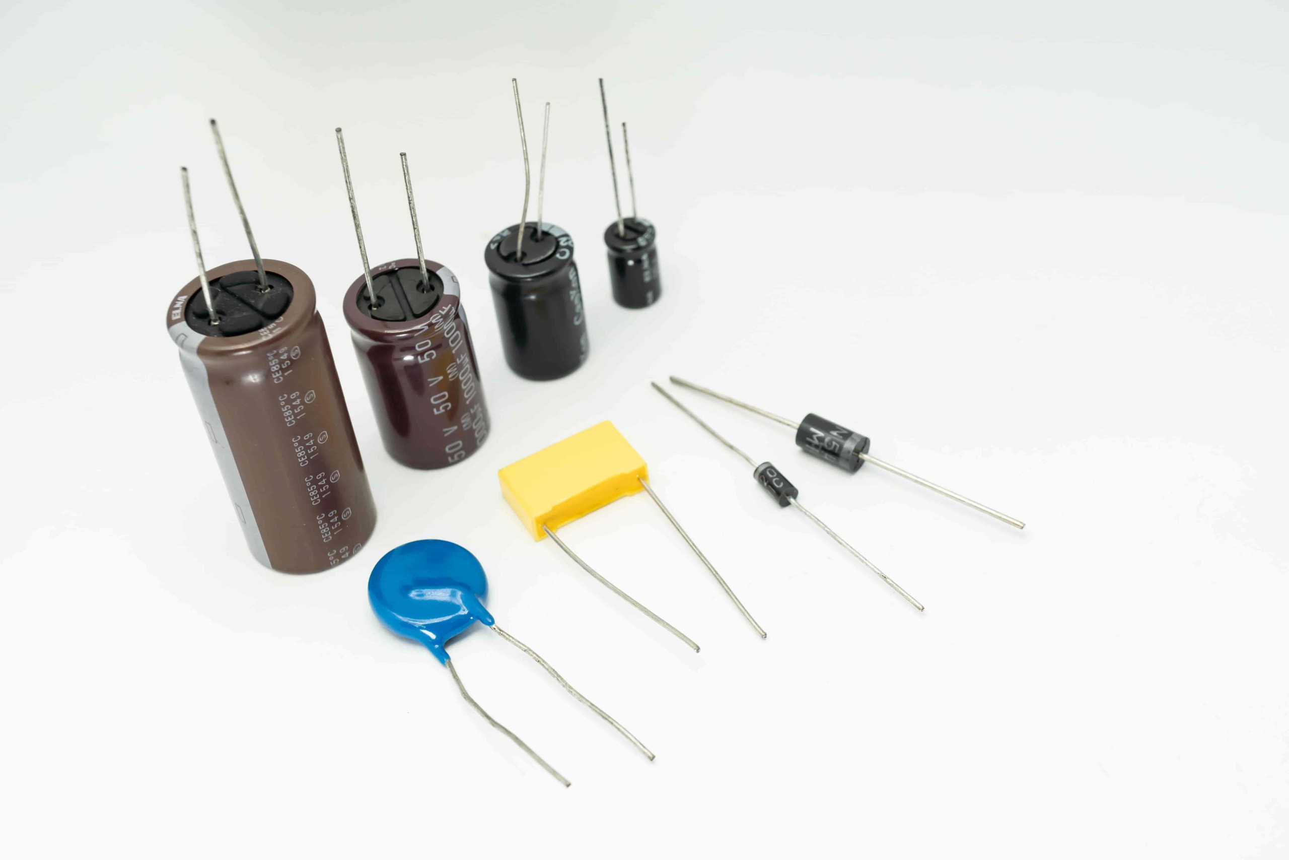 خازن (Capacitor)